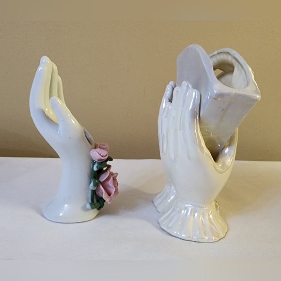 Two Vintage 60's 70’s white floral porcelain hand vases figurine - Picture 8 of 14